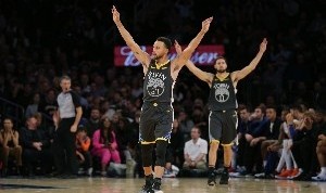 华体会登入-勇士将在新赛季穿回“The Town”版球衣 他们曾穿此球衣2次夺冠！