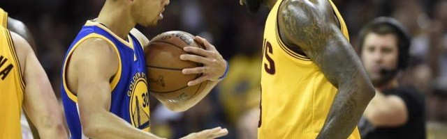 华体会hth登录-【观察】1比2嗅到2015年氛围？勇士想翻绿军并不简单