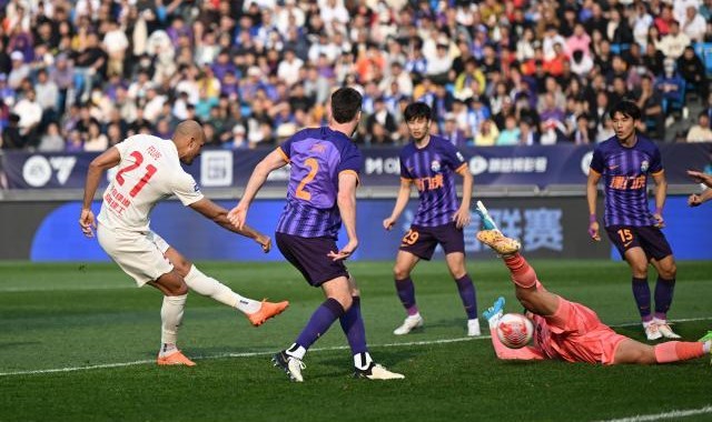 华体会官网-跨赛季22次主场不败作古 天津悔恨：不该连续犯错！