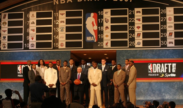 18年前的今天：奥登力压KD成为状元 易建联第6顺位 孙悦第40顺位