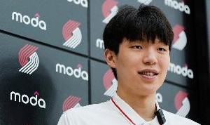 如何展现自己的能力？杨瀚森打趣：不要上2分钟就被换下就好