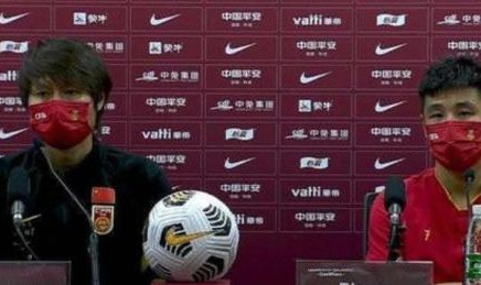 华体会官网-李铁称赞球员有斗志和欲望 感谢球迷支持才变强大