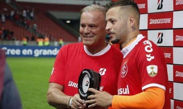 华体会体育-捐百万 除对足球的爱 还因不差钱 他家有49亿美元